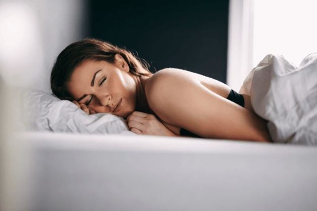 Безсънието е един от най-често срещаните и неприятни симптоми, който върви ръка за ръка с менопаузата.