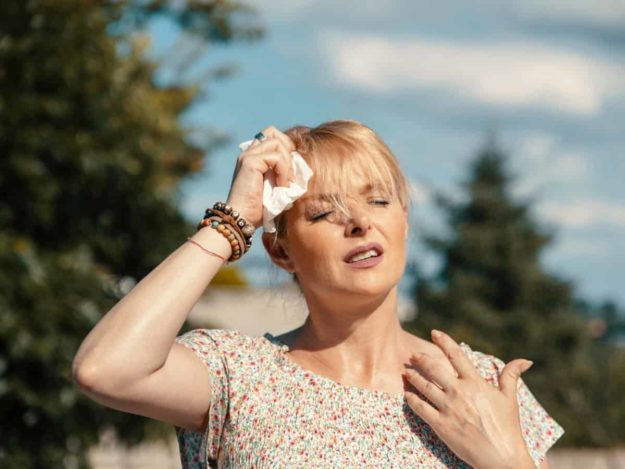 dealing with hot flashes справяне с топлите вълни