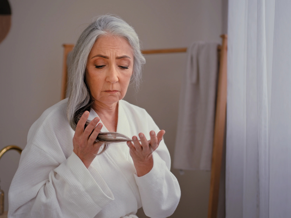 Dry hair during menopause Суха коса при менопауза